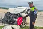 Kondisi-mobil-Avanza-yang-ditumpangi-Syamsuddin-batola-ringsek.jpg