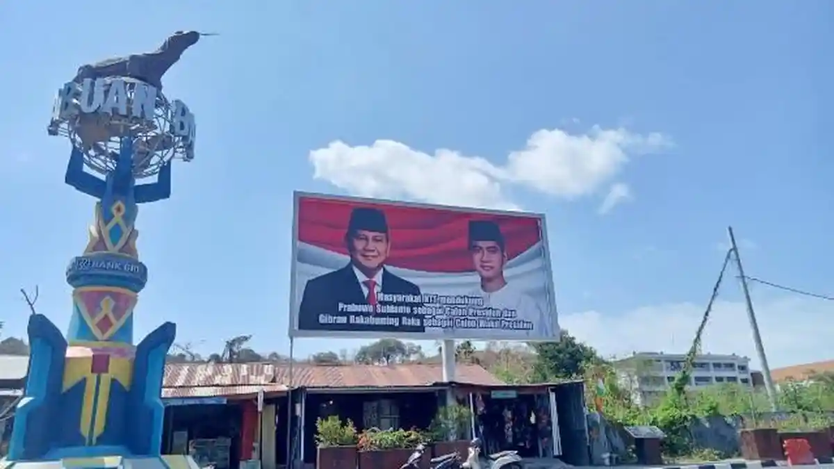 Baliho Prabowo - Gibran Muncul Lagi pada Tempat Berbeda di Labuan Bajo, Warga: Dipasang 2 Hari Lalu