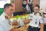 Imigrasi Palu Terima Perangkat Sistem PAU untuk Operasional Bandara Internasional Sis Aljufri