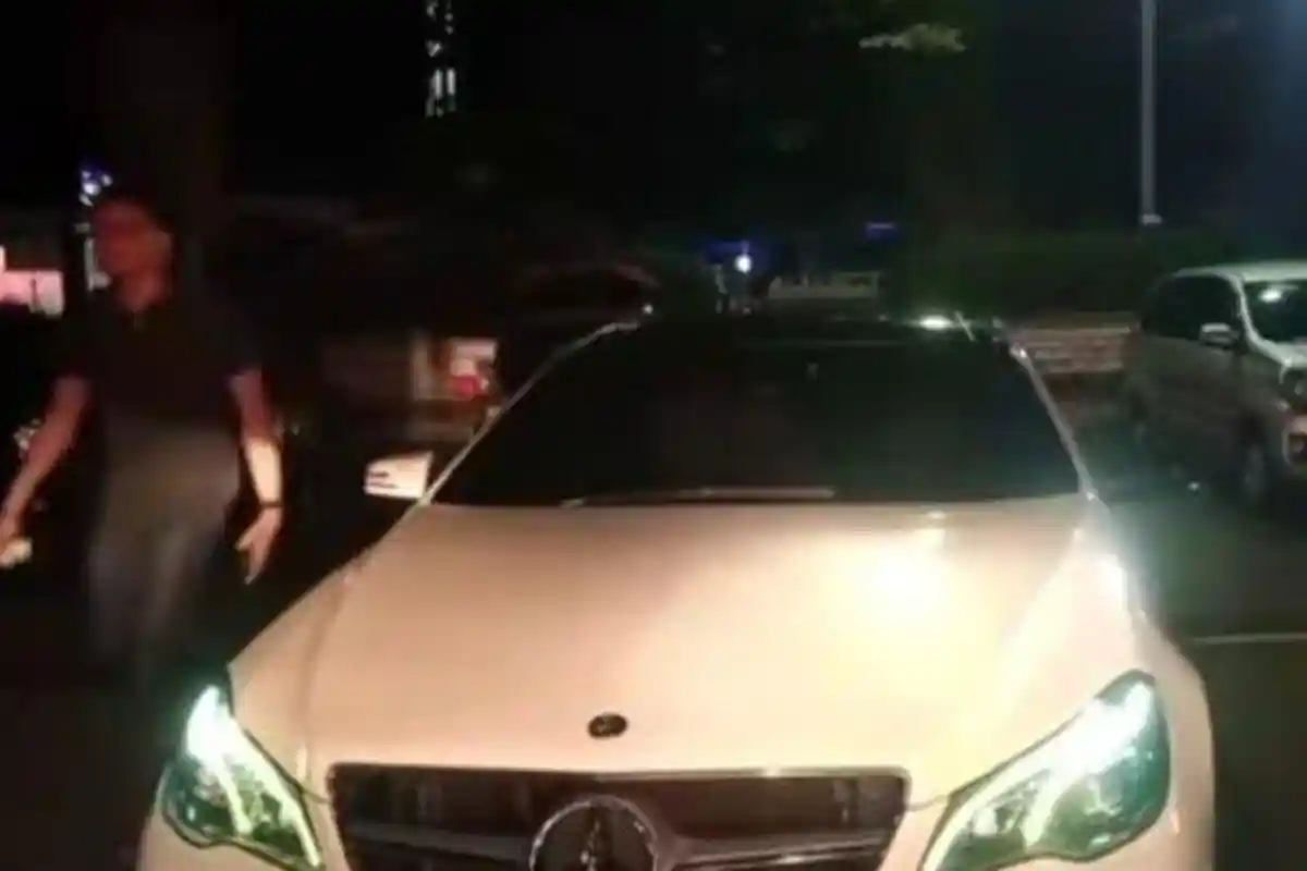 Viral Mobil Mercedes Halangi Ambulans Bawa Pasien, Adu Kebut dan Ikuti sampai RS, Mau Tonjok Sopir