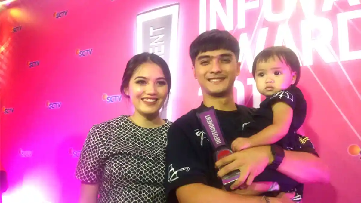 Anak Ricky Harun Lahir di Momen Langka Gerhana Matahari Total