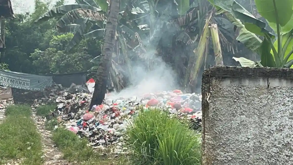 Dibuang dan Dibakar, Begini Potret Darurat Sampah di Pondok Benda Tangsel