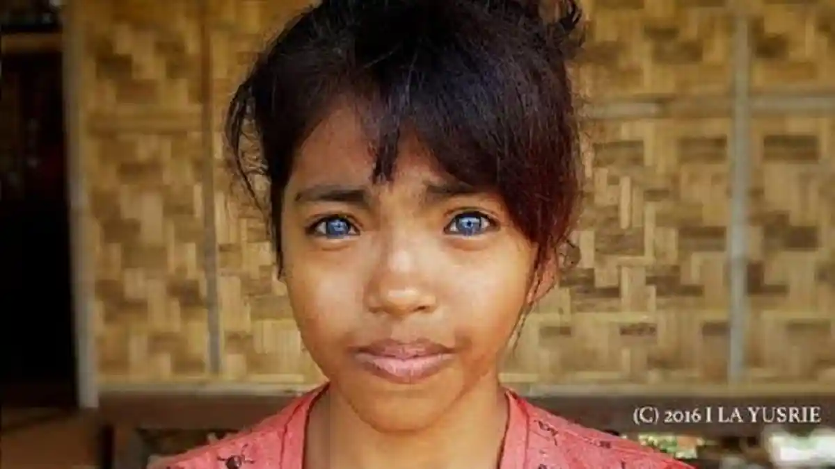 Suku Lingon, Bermata Biru Seperti Bule, Tapi Asli Indonesia Tinggal di Pedalaman Halmahera