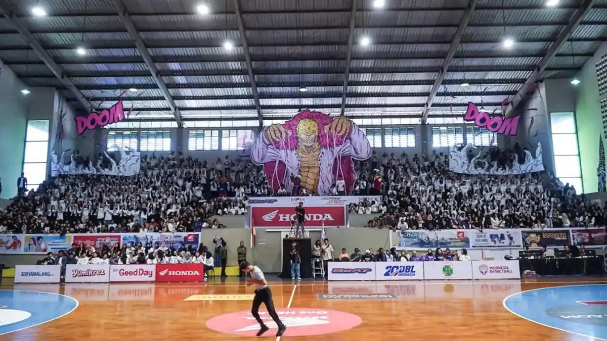Laskar Smansa Hadirkan One Piece di DBL Malang: Kreativitas Suporter SMAN 1 Malang Memukau