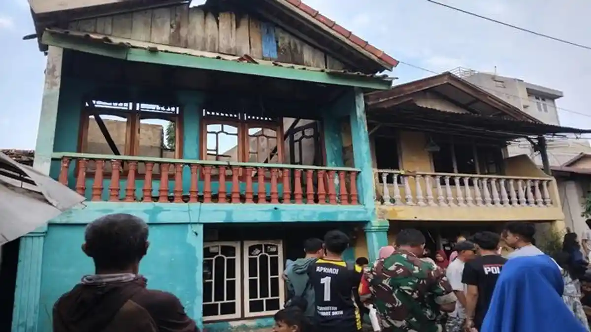 Korek Api Dimainkan Bocah 6 Tahun, 4 Rumah di Siring Agung Palembang Terbakar