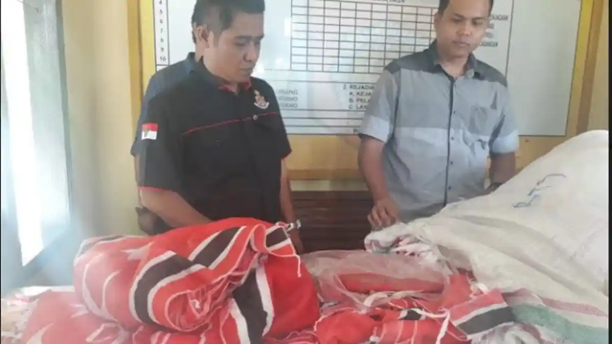 Mantan Kombatan Serahkan Hampir 1.000 Lembar Bendera Bintang Bulan