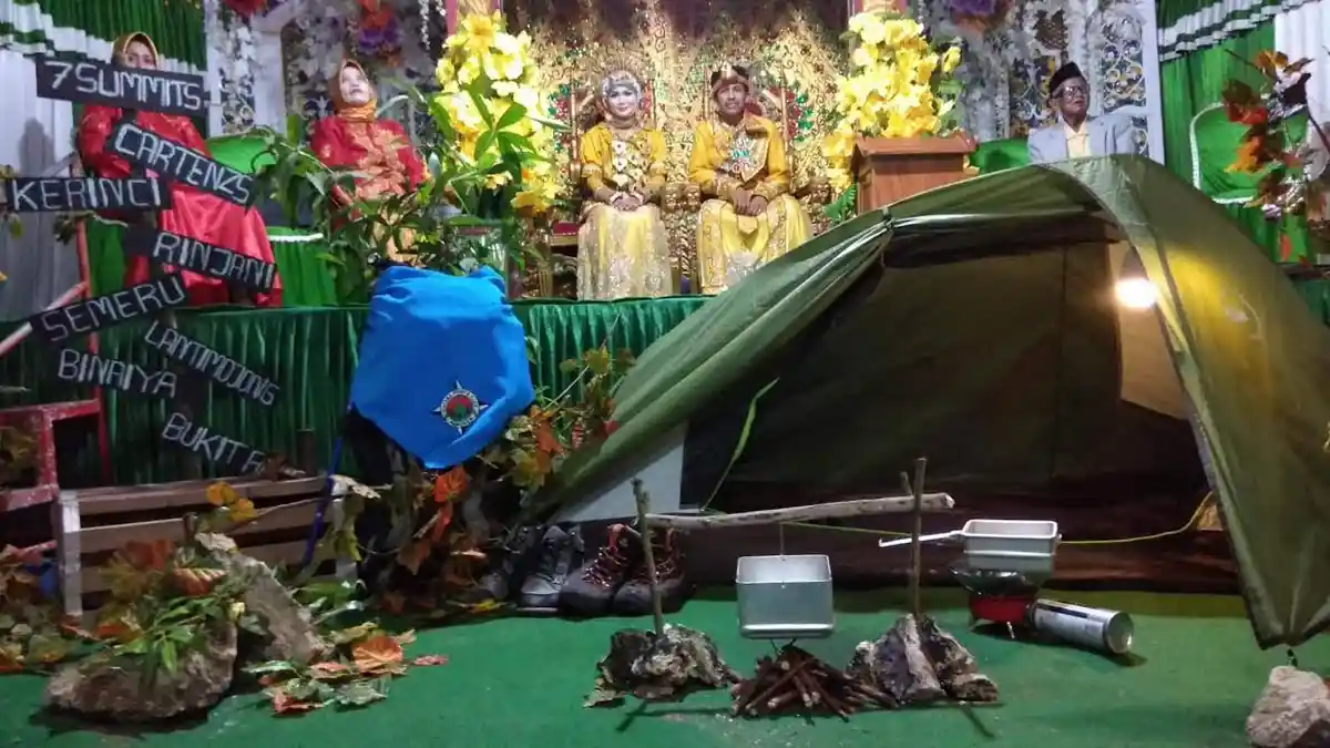 Uniknya Dekorasi Wedding Party Pasangan Sejoli Ini di Pangkep