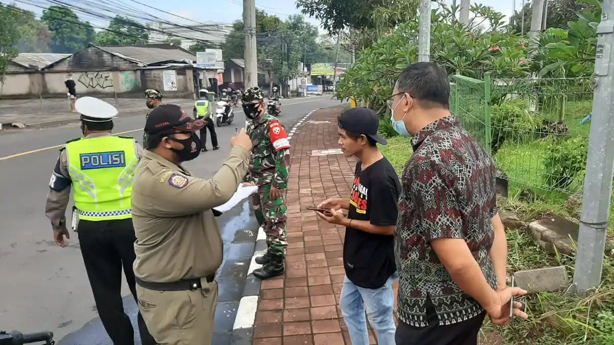 Ops Yustisi Sasar Wilayah Simpang Kampus Unud Jimbaran, Petugas Temukan 8 Pelanggaran Prokes