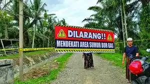 DILARANG-MENDEKAT-api-sumur-bor.jpg