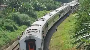 KA-Bangunkarta-anjlok-di-Bumiayu-Brebes-Jawa-Tengah.jpg