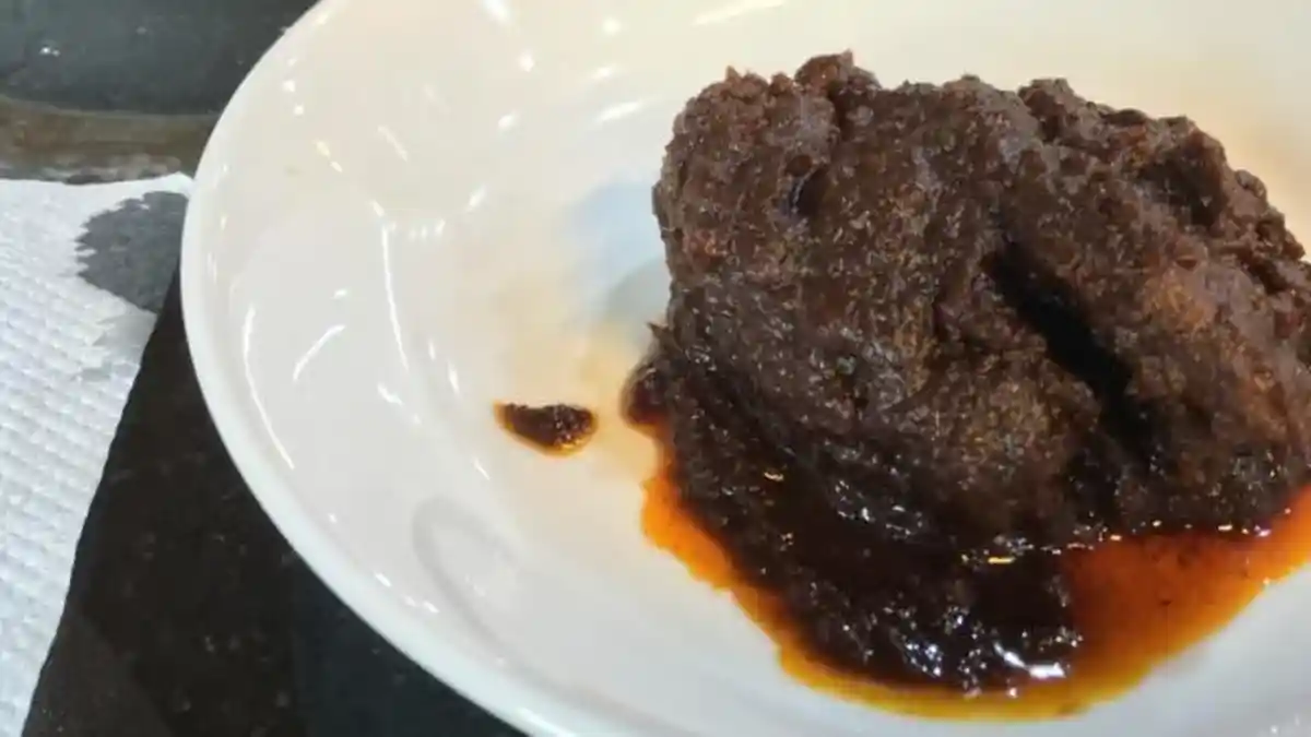 Cara Membuat Rendang Hitam Khas Padang, Campur dengan Kelapa Parut yang Telah Disangrai