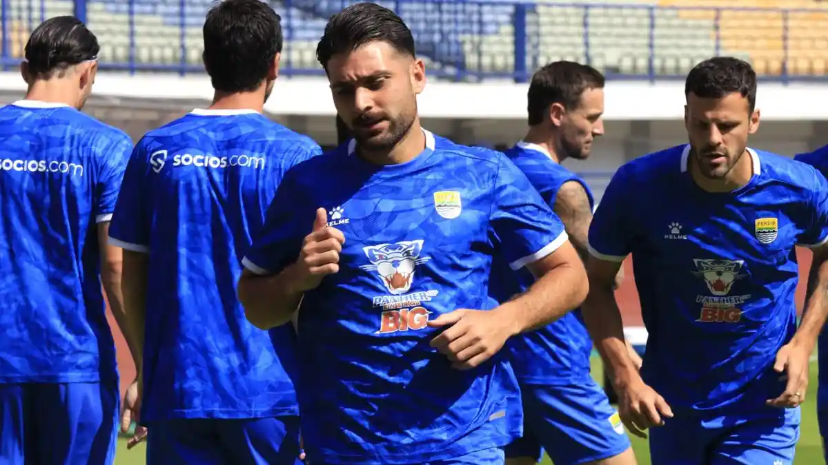 RESMI Susunan Pemain Persib Bandung Hadapi Dewa United, Sosok Serba Bisa Jadi Teman Klok dan Haye