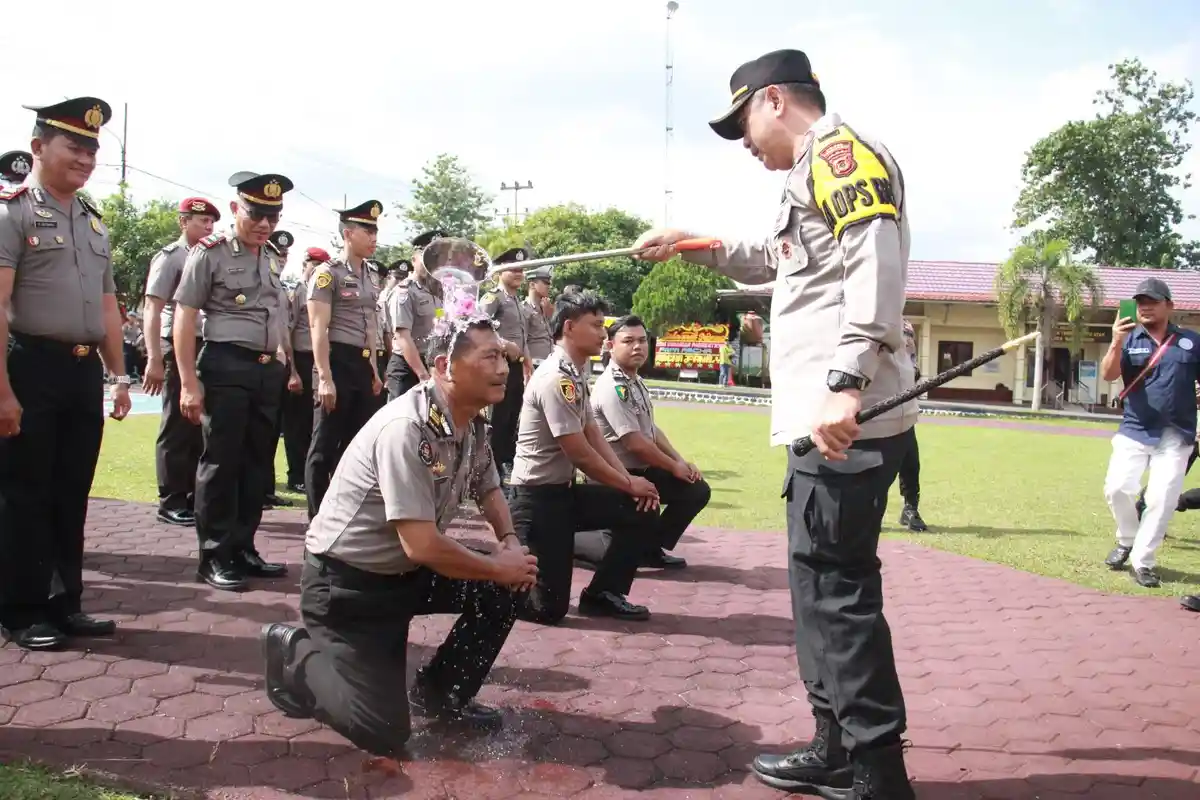 26 Personel Polres Sarolangun Naik Pangkat di Akhir Tahun