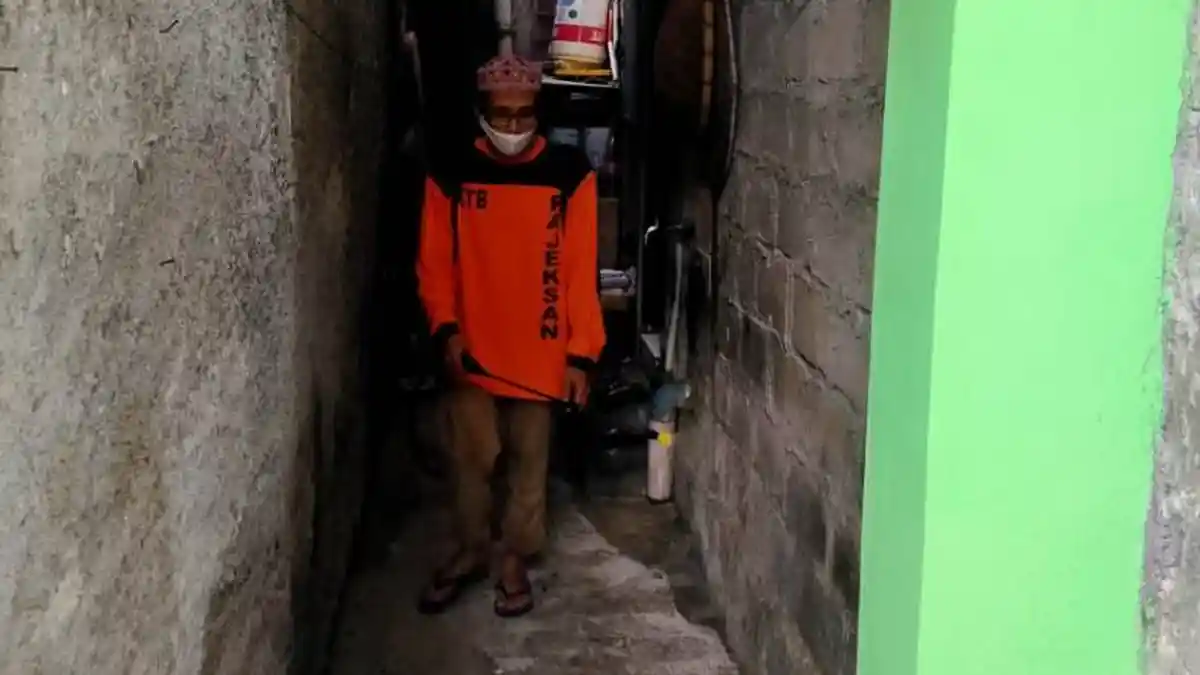Cegah Penularan Covid-19, Warga di Sekitar Malioboro Rutin Gelar Penyemprotan Disinfektan