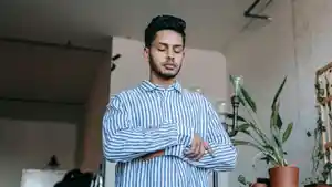 memejamkan-mata-saat-salat-23092025.jpg