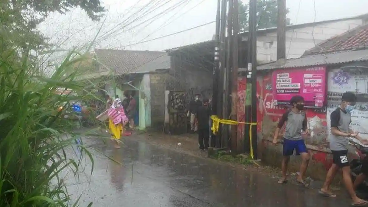 Penemuan Mayat dalam Plastik, Awalnya Dikira Sampah Mengganjal Pagar, setelah Dilihat Ada Sikutnya