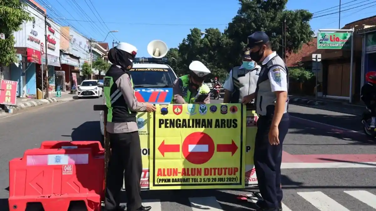 PPKM Darurat Diperpanjang, Berikut Aturan Bepergian Mengendarai Mobil Pribadi dan Angkutan Umum