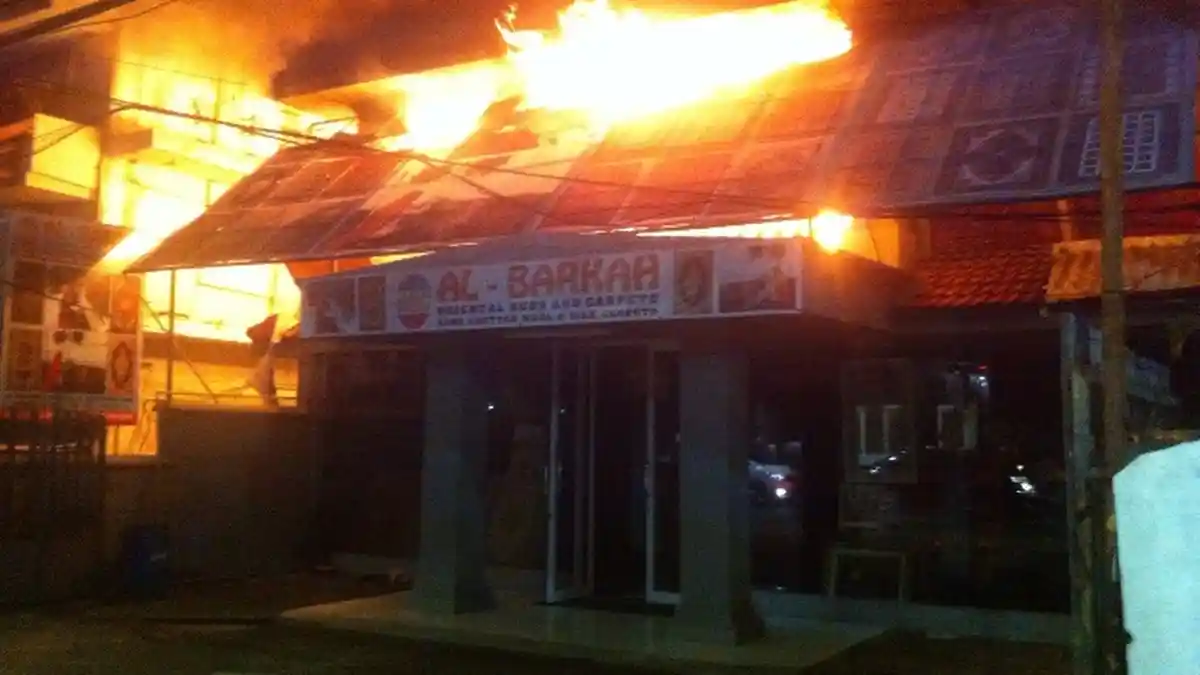 Toko Karpet Al Barkah di Jalan Prapanca Dilalap si Jago Merah