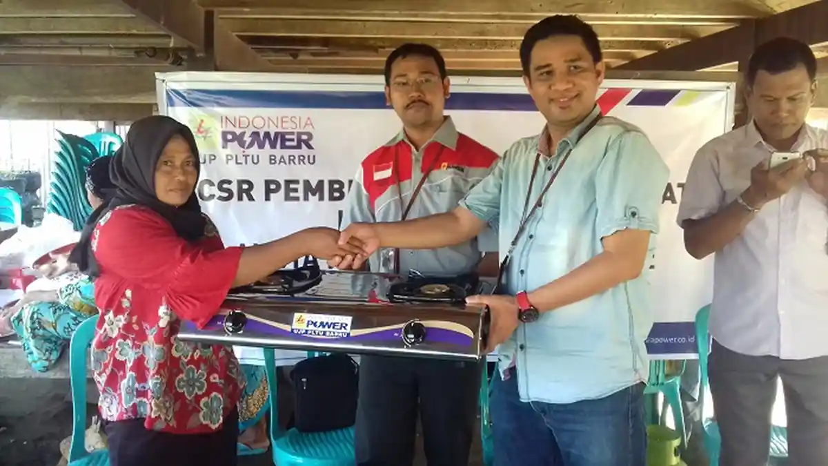 PT Indonesia Power UJP PLTU Balusu Serahkan CSR ke Kelompok Usaha Anuta Karya
