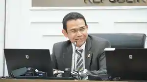 Anggota-DPR-RI-Dapil-Riau-I-Hendry-Munief-1.jpg