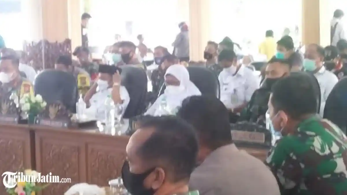 Bupati Bung Karna Minta Daerah Terpapar Covid-19 Dilokalisir, Optimis Kabupaten Situbondo Zona Biru