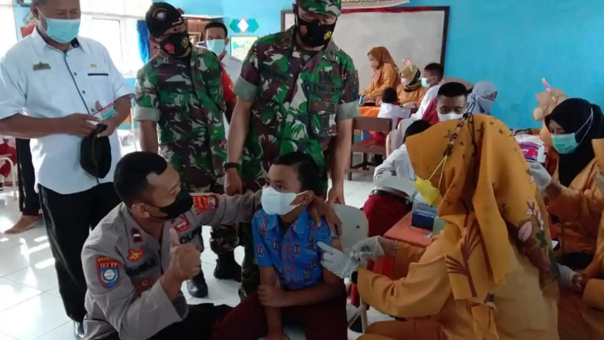 TNI di Way Kanan Lampung Ajak Anak Ikut Vaksinasi
