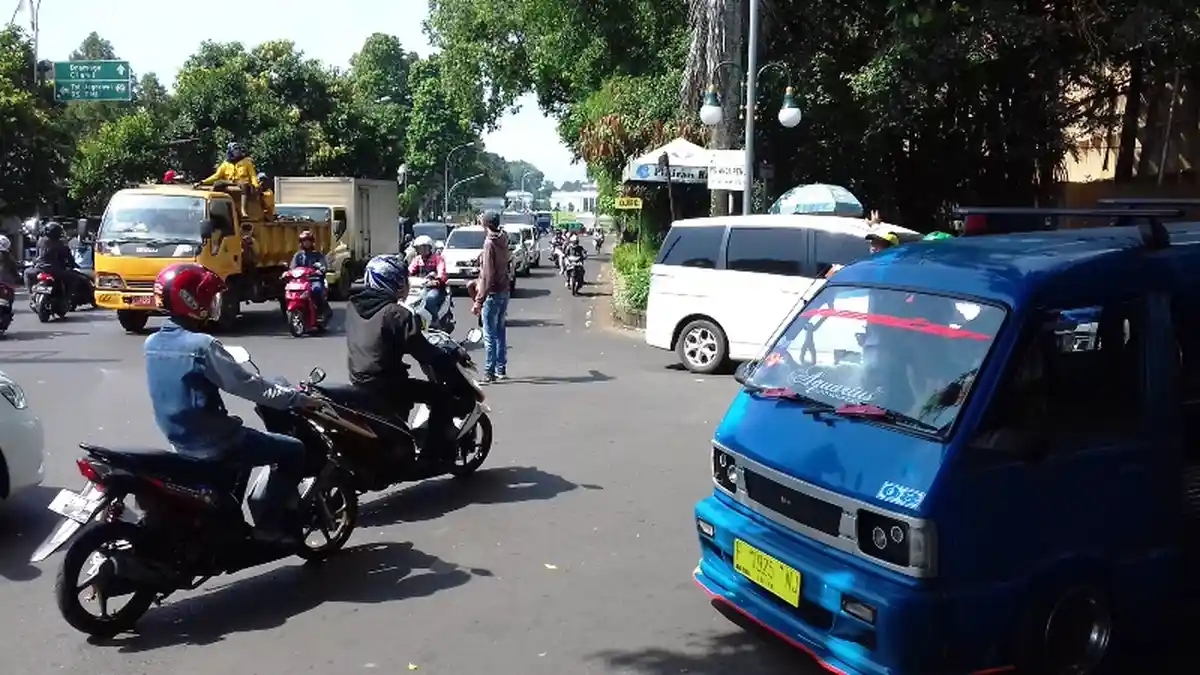 Jadi Jalur Alternatif SSA, Lalu Lintas Jalan Pengadilan Bogor Merayap