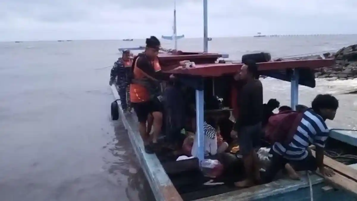 Diterjang Ombak Tinggi dan Angin Kencang, Kapal KCP Barracuda Tenggelam di Laut Toboali