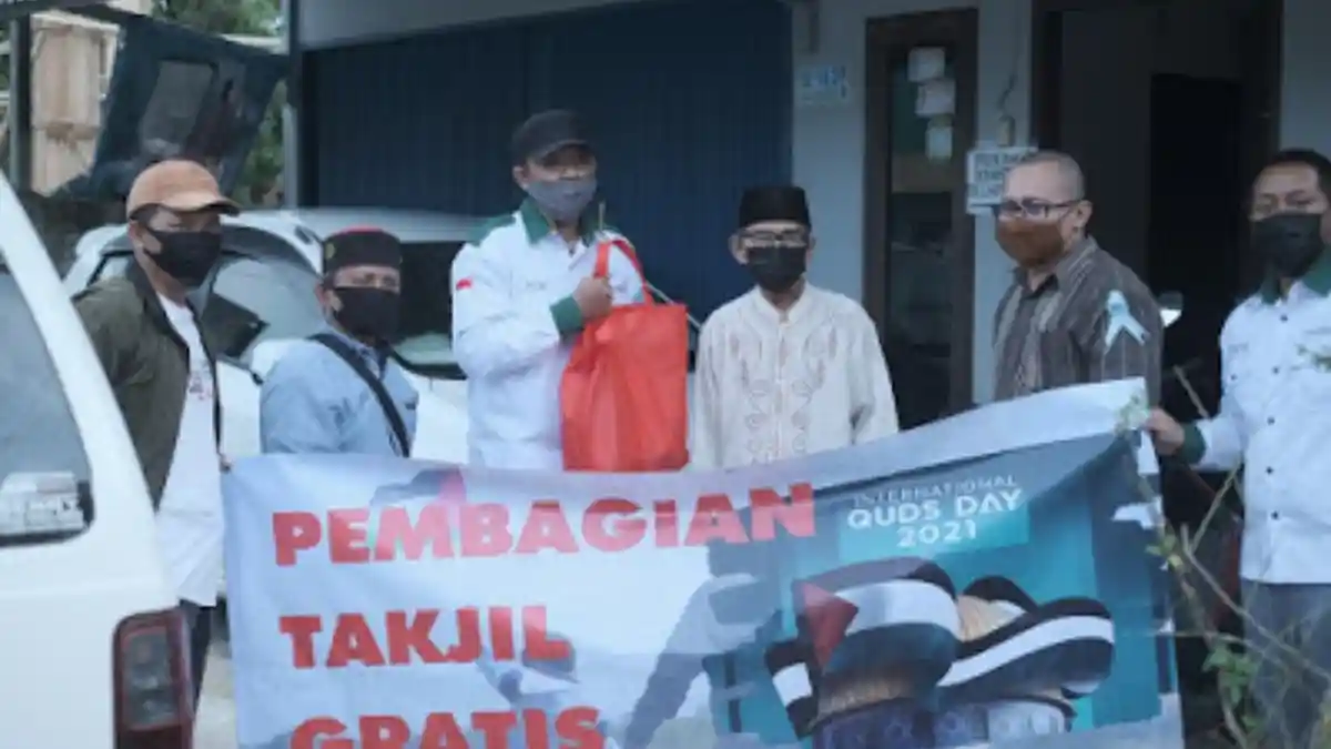 Peringati Hari Al Quds ABI Balikpapan Berbagi Takjil dan Sembako