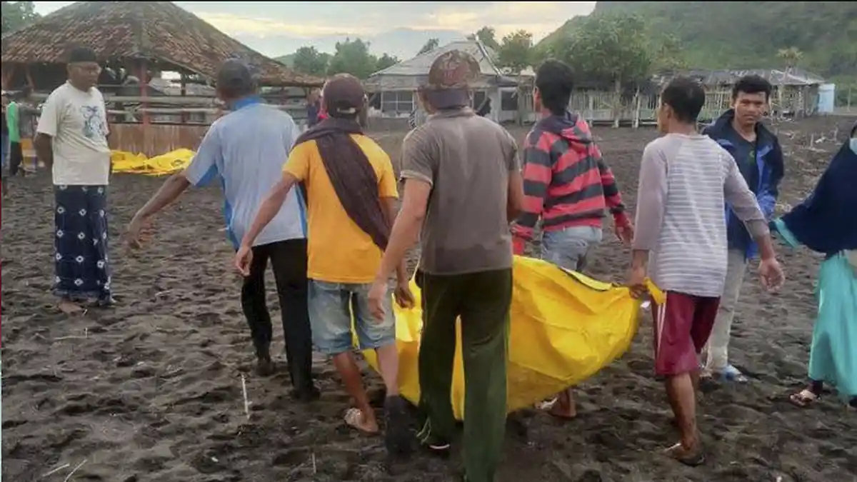Kronologi Rombongan Ritual Tersapu Ombak di Pantai Payangan Jember