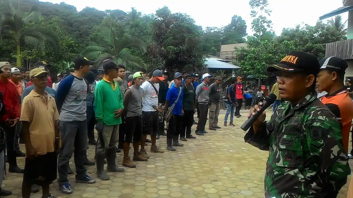 Bersikap Waspada, Puluhan Warga Lempake Bersenjata Tombak, Senapan dan Parang Kejar Pembunuh Ini