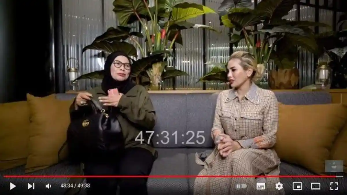 Selebgram Awkarin Nyinyirin Tas Branded Milik Ibunda Gaga Muhammad: Gucci shay