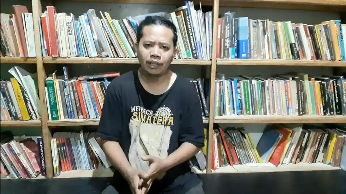Berangkat Dari Keresahan, Jhon Bangun Pengarsipan Buku Lokal Secara Mandiri