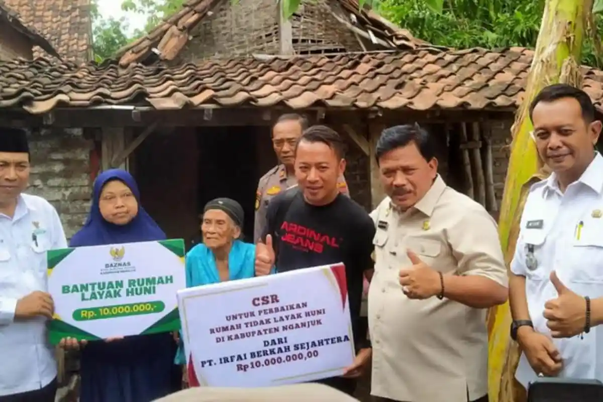 Bupati Nganjuk Kang Marhaen Gelontorkan Bantuan Perbaikan Rumah Tidak Layak Huni