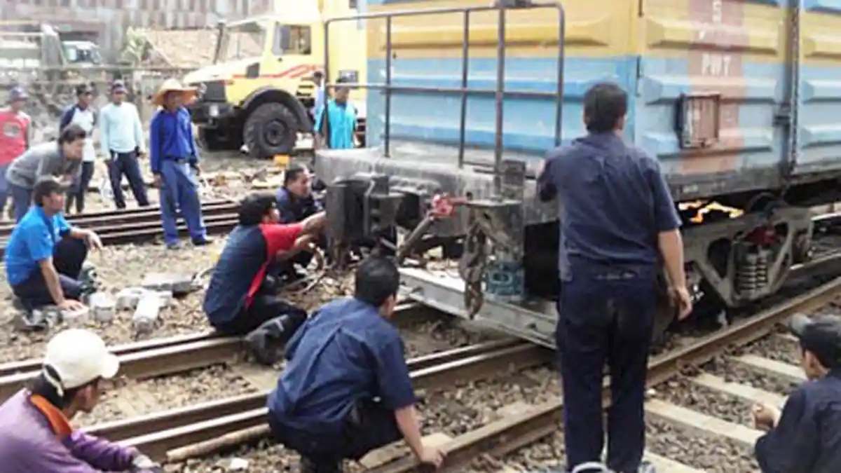 KA Barang Anjlok di Jember, KA Probowangi Batal Berangkat