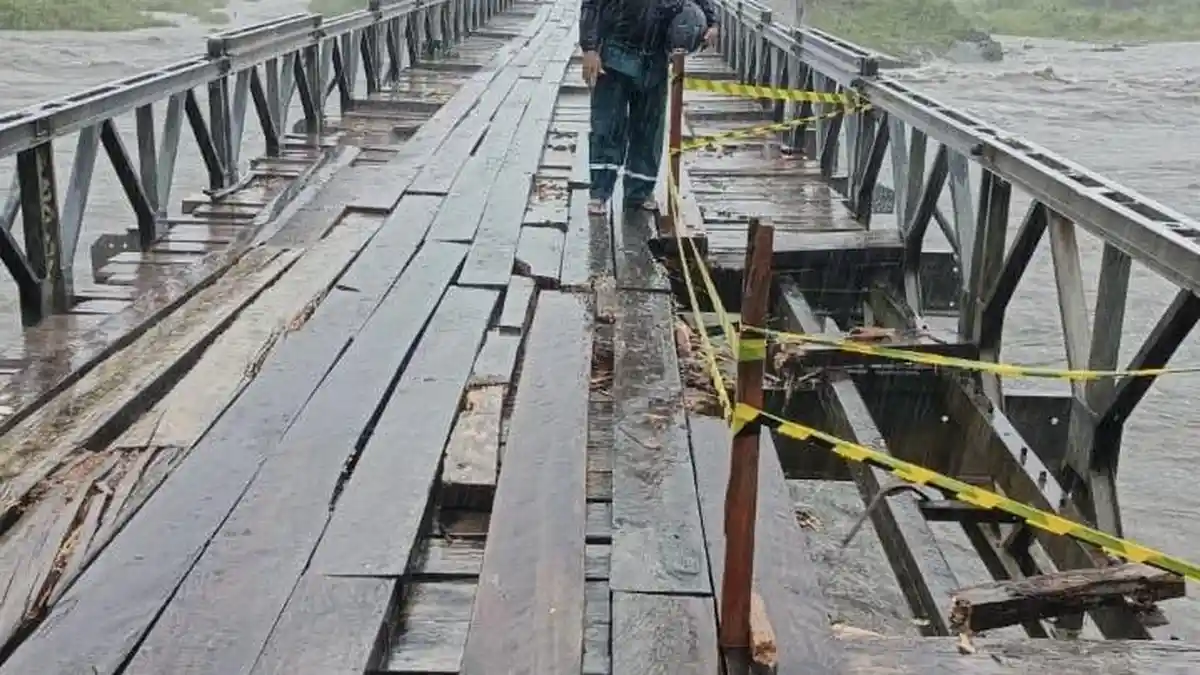 Sungai Wae Kawanua Meluap, Jembatan Darurat Terbatas tuk Kendaraan Roda 2 dan 4