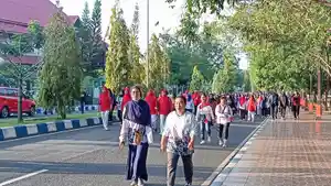 Jalan-santai-HUT-Tual.jpg