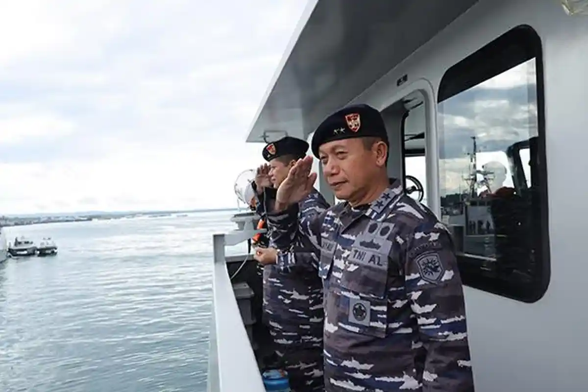 Tradisi Fleet Commander Inspection Tandai Pergantian Panglima Komando Armada III