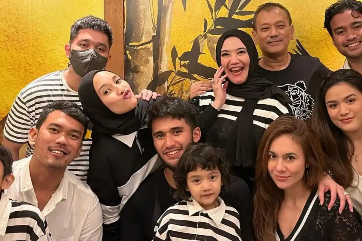 Dapat Restu, Wulan Guritno Pamer Momen Lebaran Bareng Keluarga Sabda Ahessa