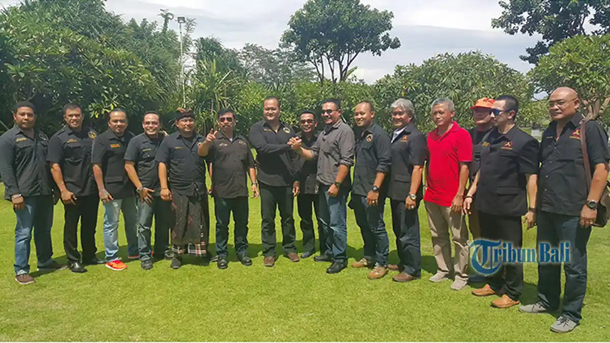 Laskar Bali dan Baladika Sepakat Berdamai, Agendakan Sembahyang Bersama di Pura Besakih