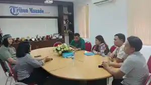 Pihak-Unsrit-saat-berkunjung-di-Tribun-Manado-Rabu-1542026.jpg