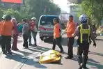 Dua-sepeda-motor-terlibat-kecelakaan-maut-di-Surabaya-tepatnya-di-Jalan-Adityawarman-Sawunggaling.jpg