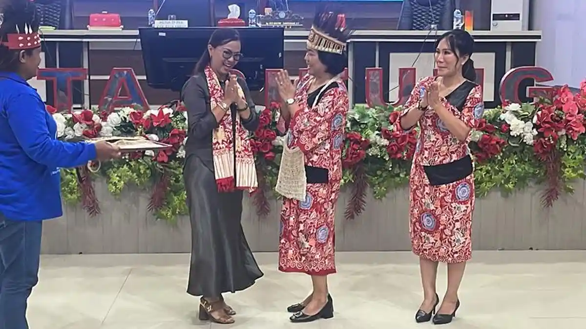 Ratusan Mama-mama Raja Ampat Datang ke Bitung Sulawesi Utara, Bawa ...