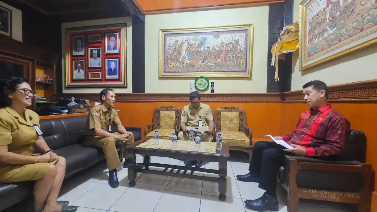 SUWIRTA Minta Ijazah Segera Dibagikan! Ketua Komisi IV DPRD Bali Datangi SMKN 1 Klungkung