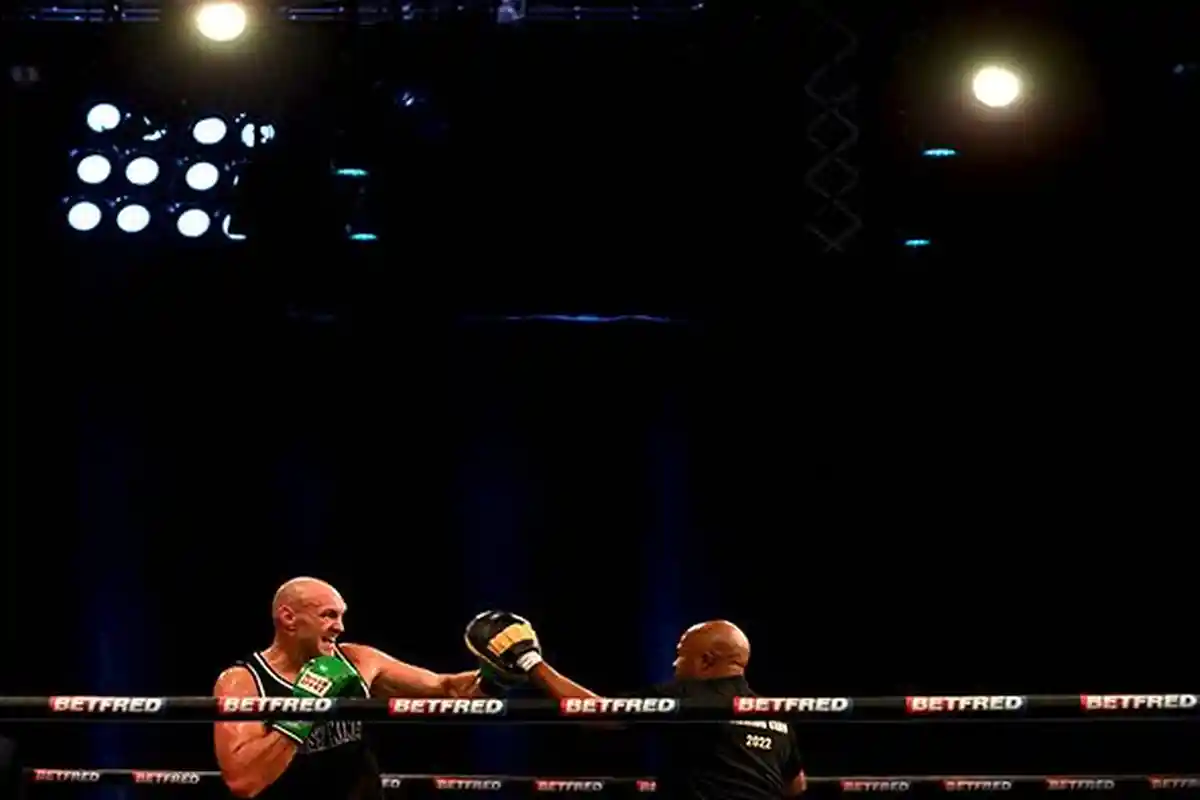 Jam Tayang Tinju Dunia Tyson Fury vs Oleksandr Usyk Hari Minggu 4 Desember 2022 di TV Online