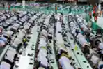 melihat-khusyuknya-ibadah-tanpa-jarak-di-masjidil-haram_20220405_140300.jpg