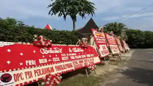 20250828-KARANGAN-BUNGA-Puluhan-Karangan-Bunga-ucapan-selamat-dan-sukses.jpg