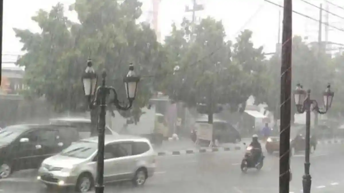 Ramalan Cuaca Surabaya Hari Ini Sabtu 21 November 2025: Waspada Hujan Sore dan Malam 