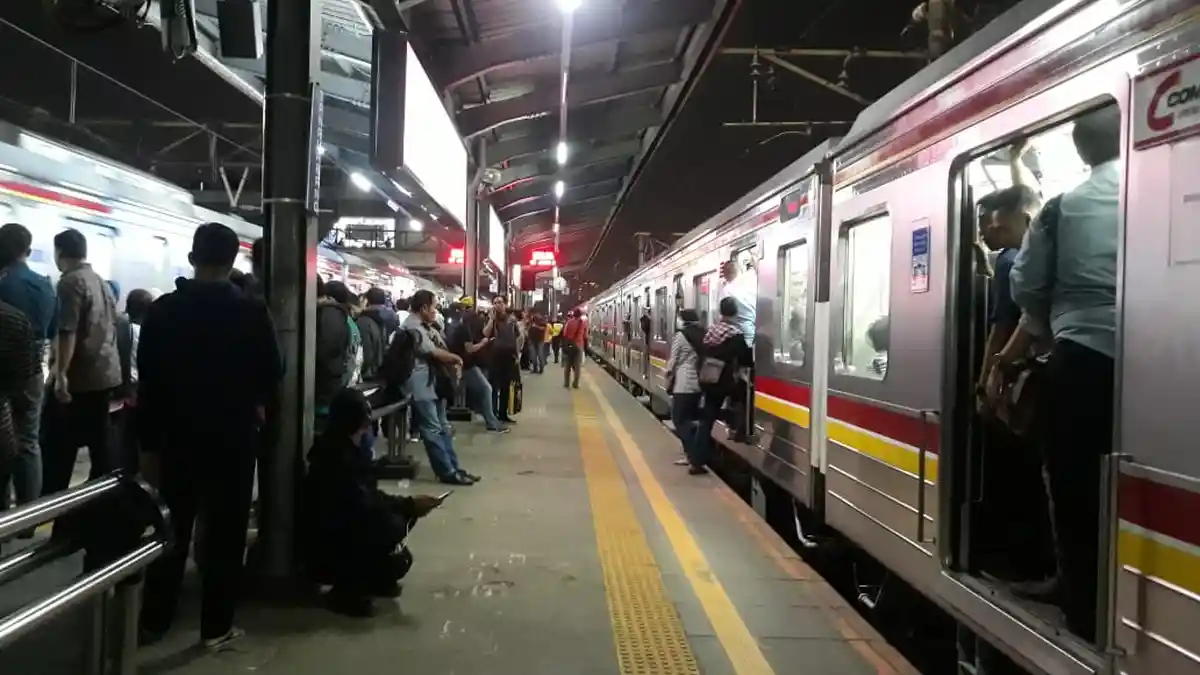 Ubah Posisi Gate Stasiun Tanah Abang, KAI Lakukan Simulasi Arus Penumpang