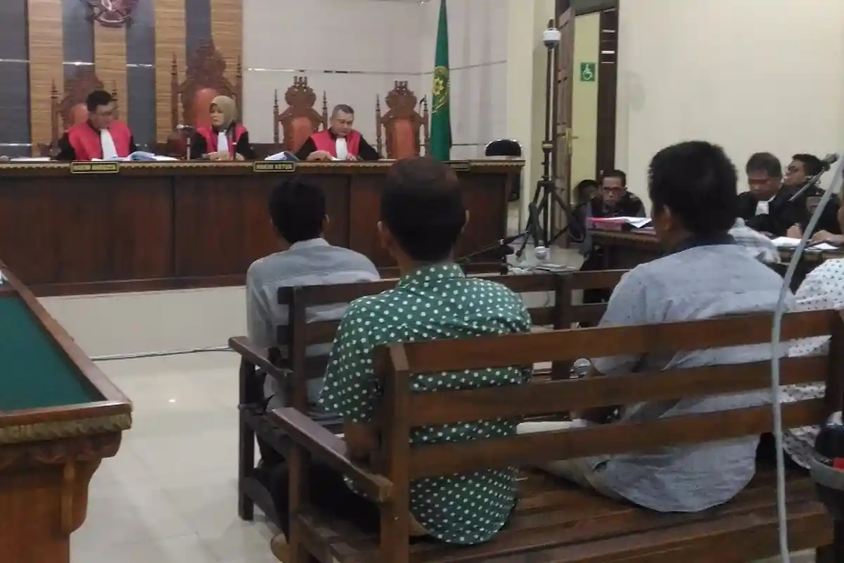 Majelis Hakim Murka, Tukang Bakso Bisa Urusi Proyek Miliaran